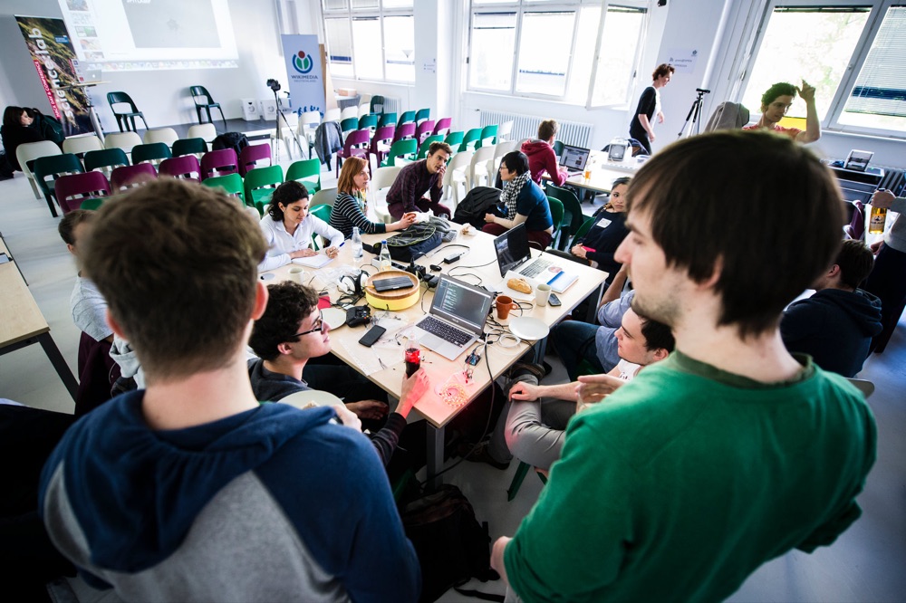 Der Chefredakteur der BZ, Peter Huth stellt im Heimathafen in Berlin sein neues Buch -Berlin Requim- vor.