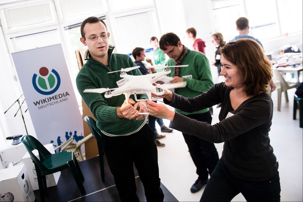 Der Chefredakteur der BZ, Peter Huth stellt im Heimathafen in Berlin sein neues Buch -Berlin Requim- vor.